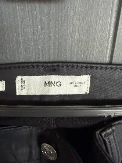 Pantalon tipo cuero Mango talla 36 - miniatura 4