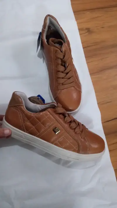 Zapatillas casuales de cuero Pegada - miniatura 1