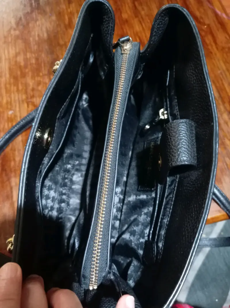 Cartera negra Karl Lagerfeld con cadena dorada - 3
