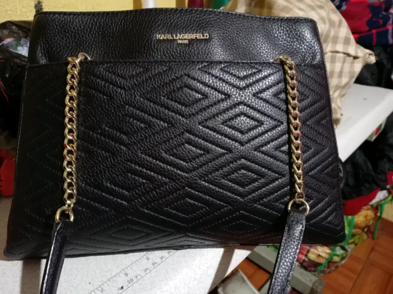 Cartera negra Karl Lagerfeld con cadena dorada - 5