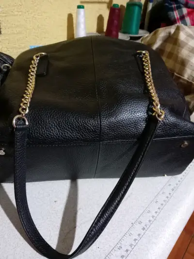 Cartera negra Karl Lagerfeld con cadena dorada - miniatura 6