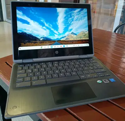 Notebook HP con pantalla táctil 12" - miniatura 1