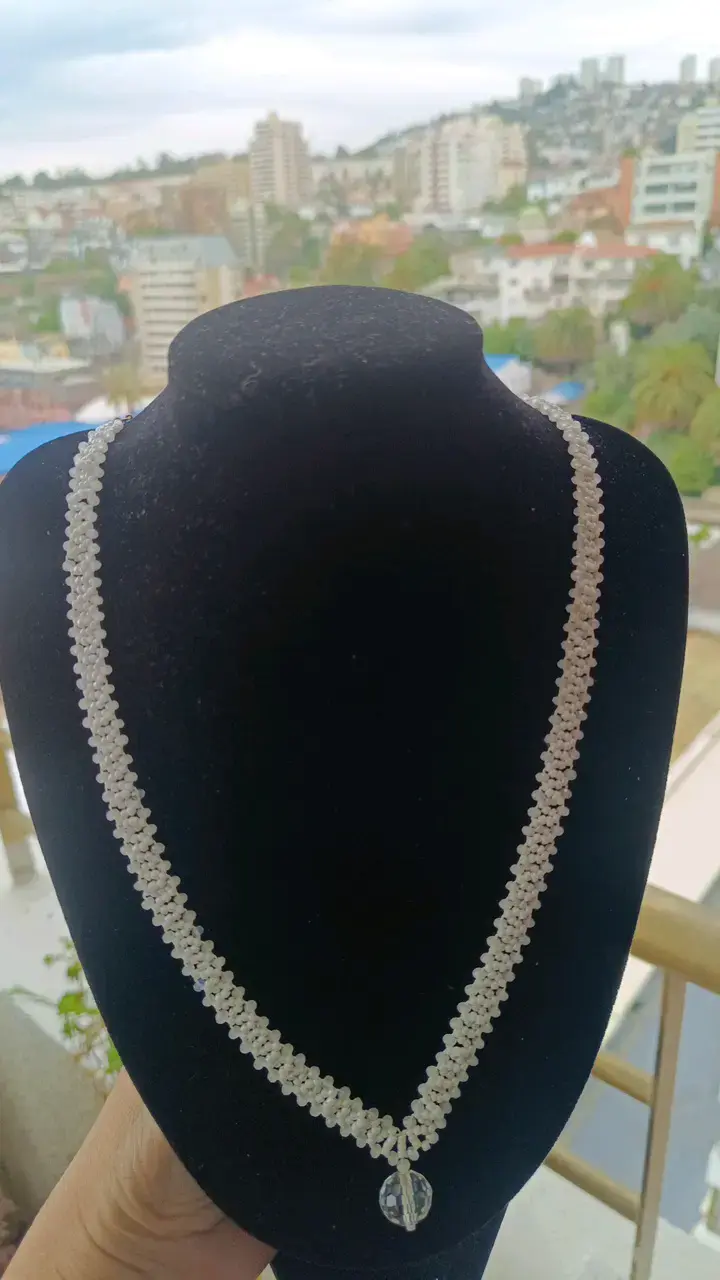 Collar tejido mostacilla blanca con colgante - 2