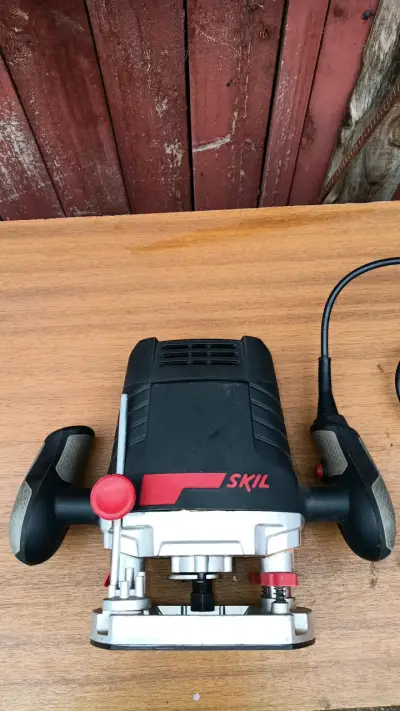 Fresadora eléctrica Skil potente y versátil - miniatura 1
