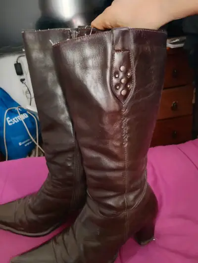 Botas de cuero marrón con tacón alto - miniatura 1