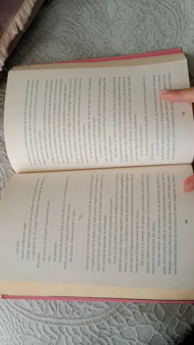 Libro 'Solitario' de Alice Oseman en buen estado - miniatura 3