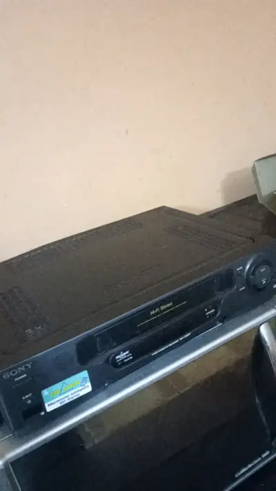 Reproductor de Video Cassette Sony Hi-Fi Stereo - miniatura 1