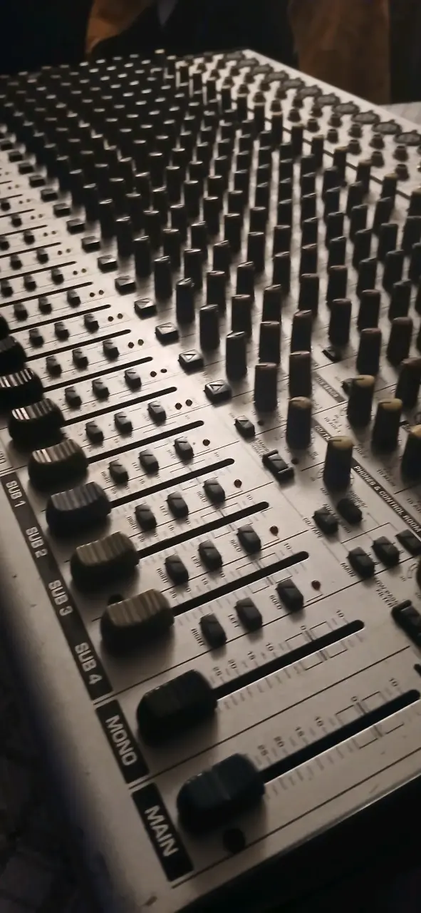 Consola de mezcla Behringer Eurodesk SL2442FX-PRO - 1
