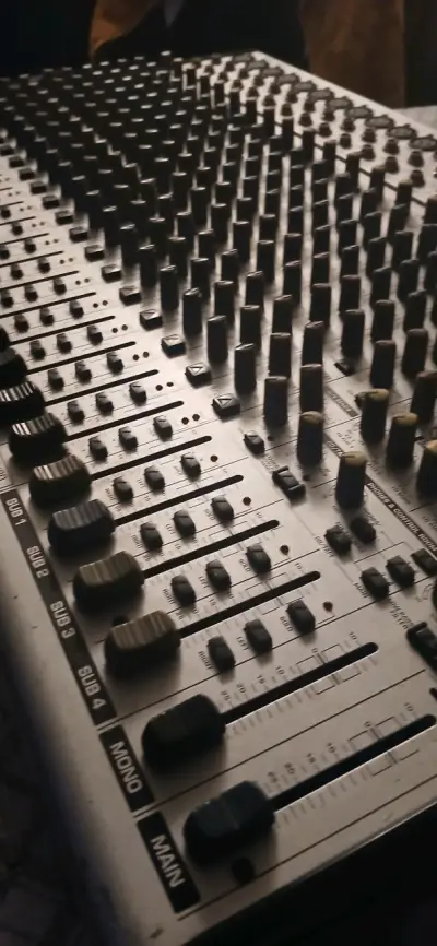 Consola de mezcla Behringer Eurodesk SL2442FX-PRO - miniatura 1