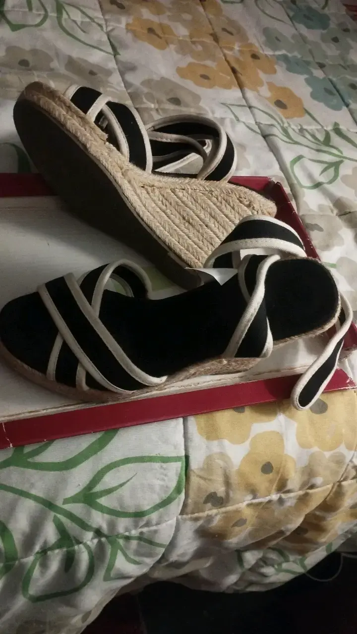 Sandalias de Plataforma Negras con Detalles Beige - 1