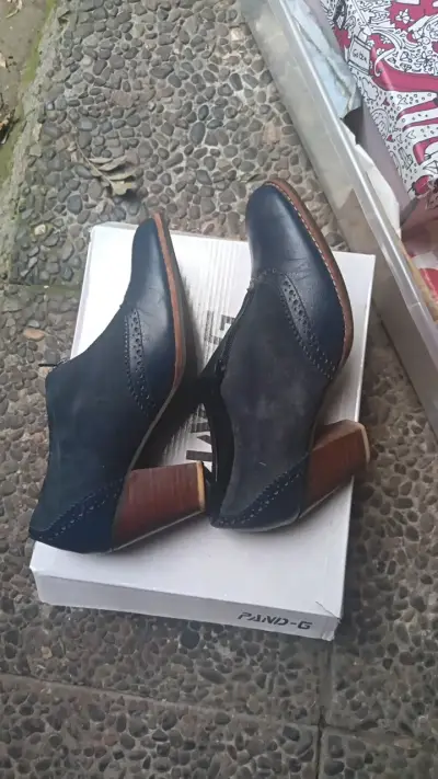 Zapatos de tacón azul con cierre frontal - miniatura 4