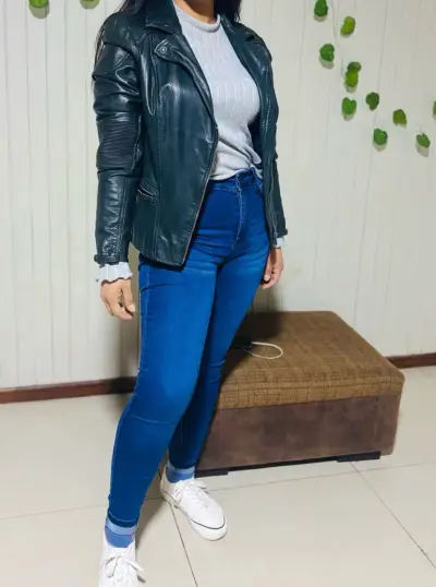 Chaqueta de cuero negra para mujer - miniatura 2