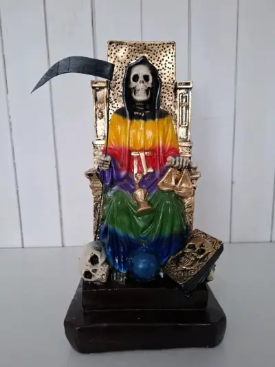 Figura de Santa Muerte Multicolor en Trono - miniatura 1