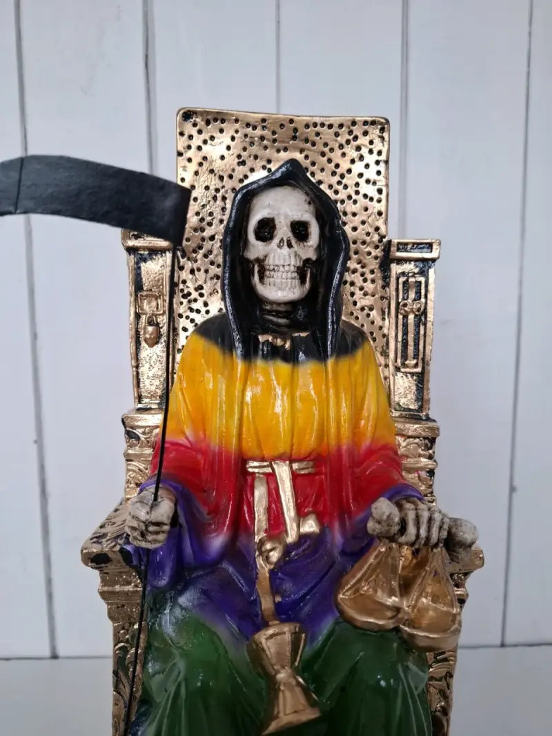 Figura de Santa Muerte Multicolor en Trono - 2