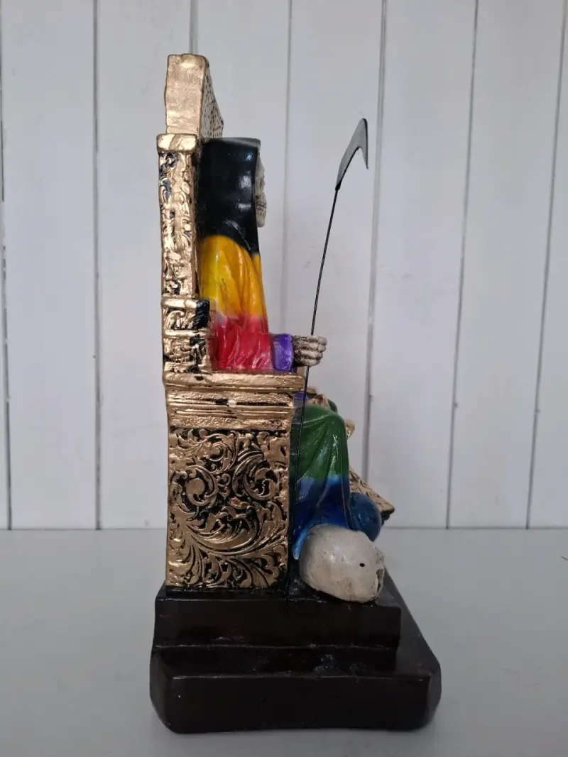 Figura de Santa Muerte Multicolor en Trono - 6