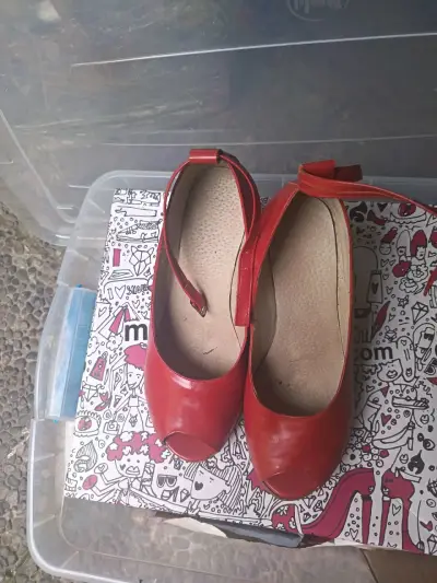 Zapatos de cuña rojos con punta abierta - miniatura 3