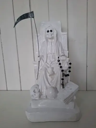 Figura de Santa Muerte Multicolor en Trono - miniatura 1
