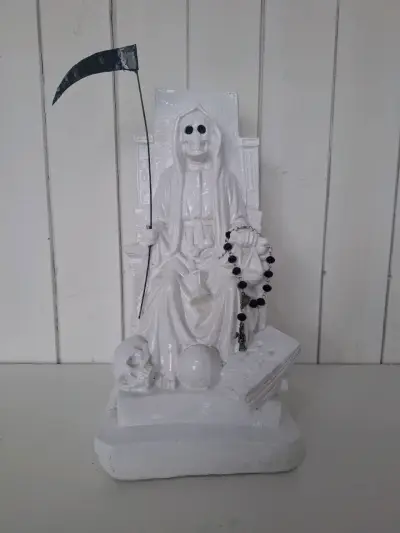 Figura de Santa Muerte Multicolor en Trono - miniatura 5