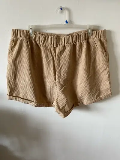 Shorts beige para mujer talla 4XL - miniatura 5