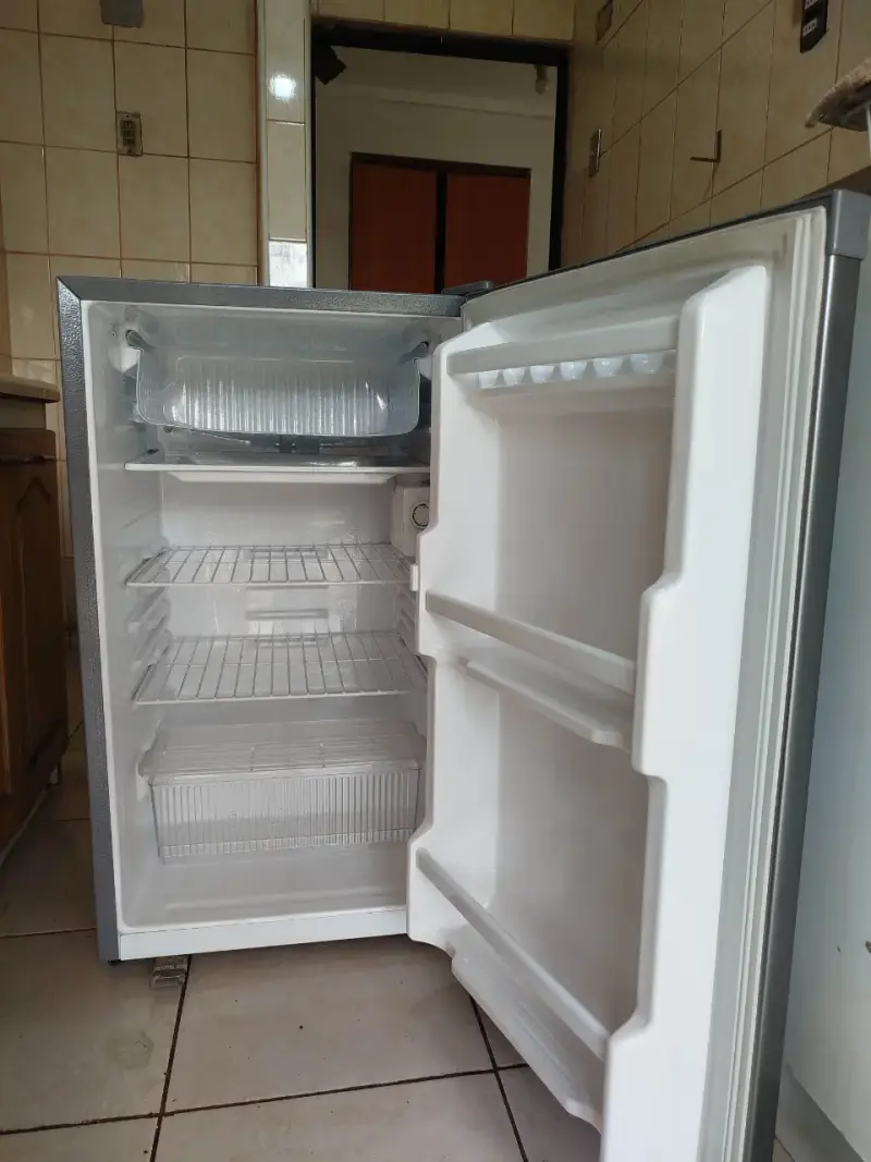 Frigobar Daewoo FR-146RS (140Litros) - 2