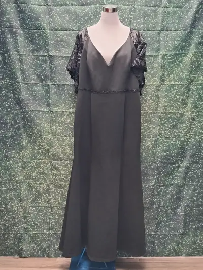 Vestido largo negro con encaje elegante - miniatura 1