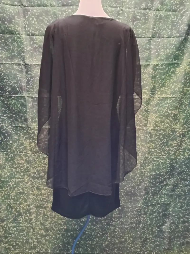 Vestido negro elegante con bordado floral - 3