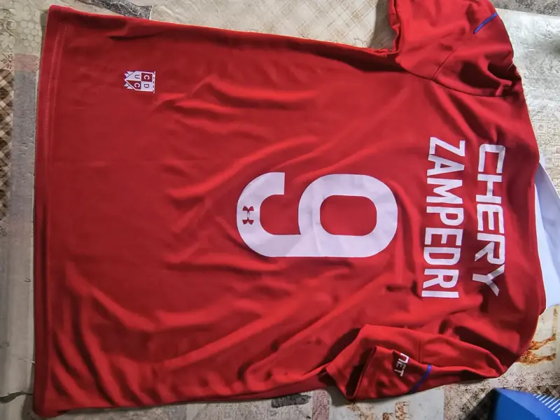 Camiseta de fútbol de la católica talla s - 1