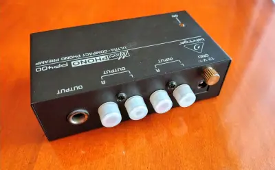 Preamp Phono Behringer PP400 Ultra Compacto - miniatura 2