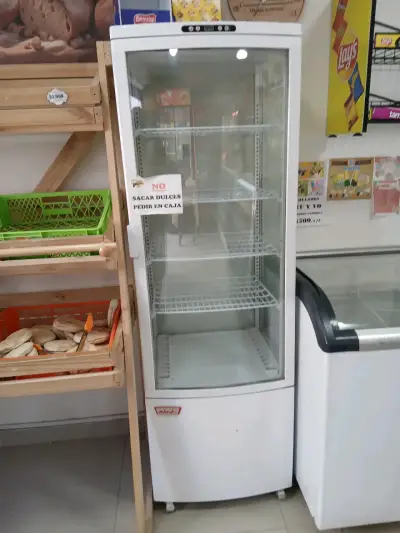 Vitrina refrigerada vertical con control digital - miniatura 2