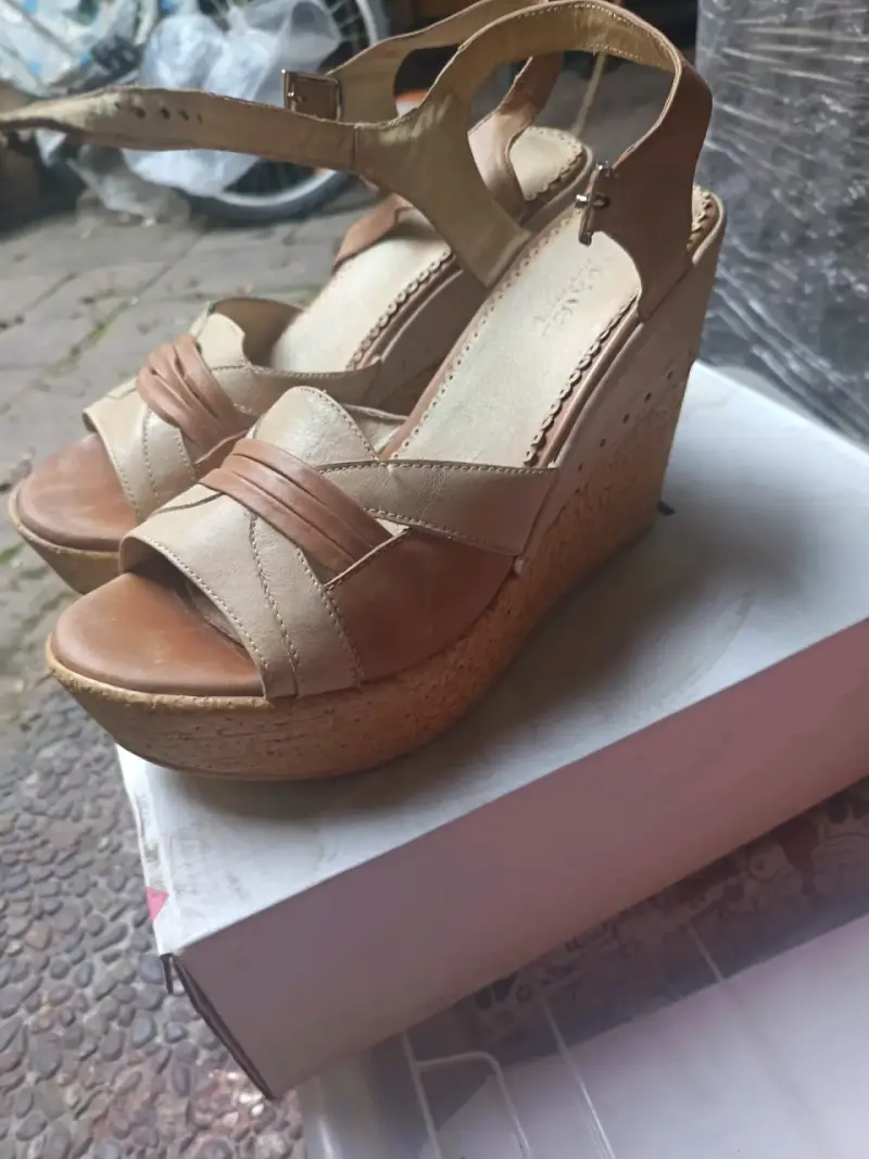 Sandalias de Cuña Beige y Marrón para Mujer - 2