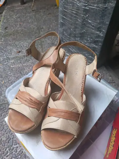Sandalias de Cuña Beige y Marrón para Mujer - miniatura 3