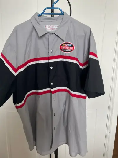 Camisa NASCAR Craftsman de hombre gris y negra - miniatura 1