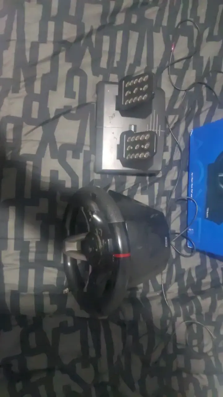 Volante y Pedales Hori para PlayStation - 2