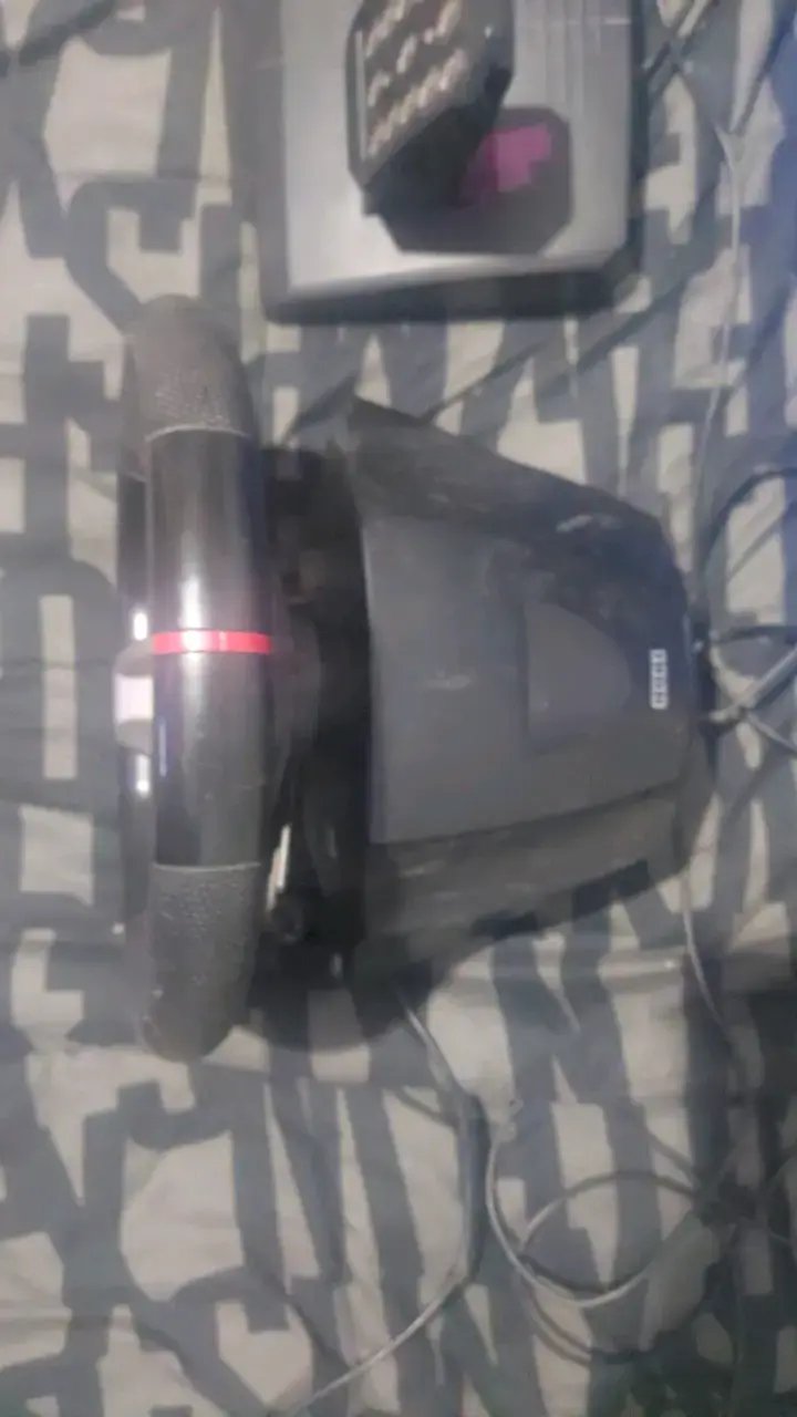 Volante y Pedales Hori para PlayStation - 4