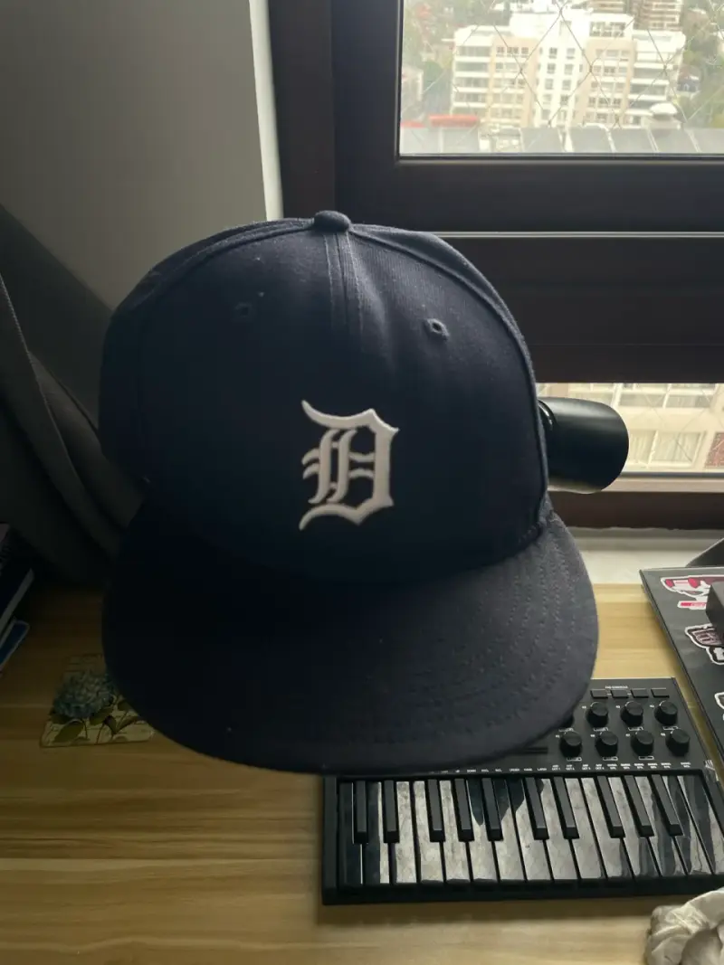 Gorra New Era 59FIFTY azul con logo bordado - 1