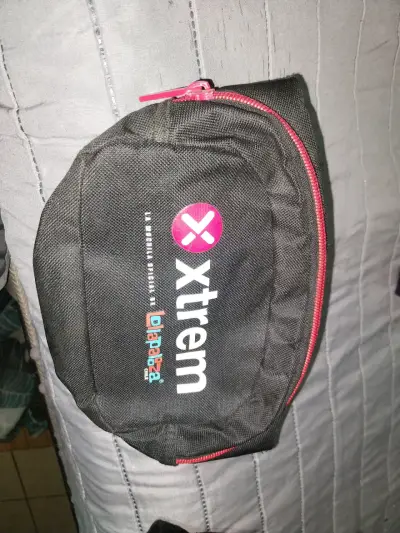 Riñonera Xtrem negra con cierre rojo - miniatura 1