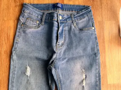 Jeans acampanados y ajustados para mujer - miniatura 6