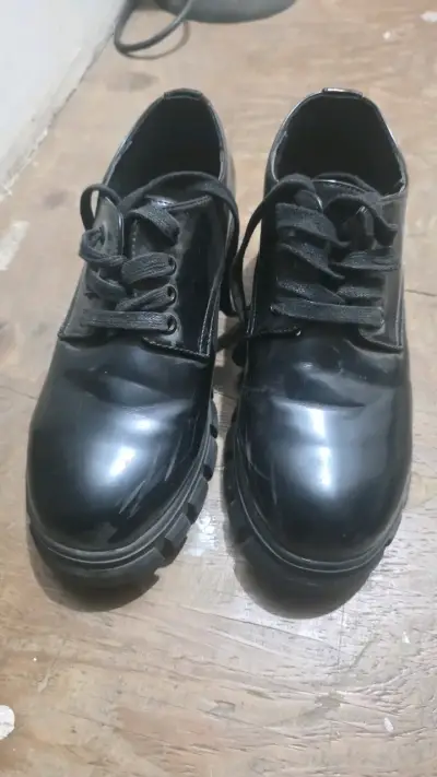 Zapatos de charol negros con plataforma - miniatura 1