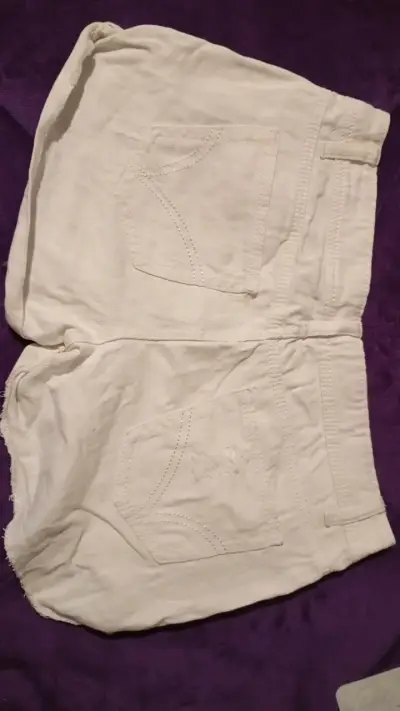 Shorts de mezclilla blancos para mujer - miniatura 3