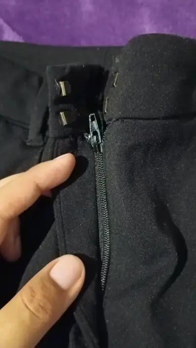 Pantalones negros con rayas laterales Hallhuber - miniatura 3