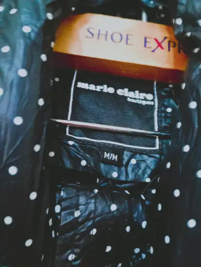 Abrigo acolchado negro con lunares Marie Claire - miniatura 1