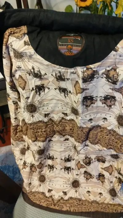 Chaqueta con diseño de mapas y capucha - miniatura 1