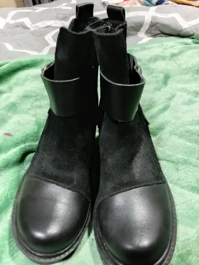 Botas negras de cuero y gamuza para mujer - miniatura 1