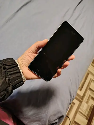 Samsung Galaxy A 56  blanco en buen estado - miniatura 3