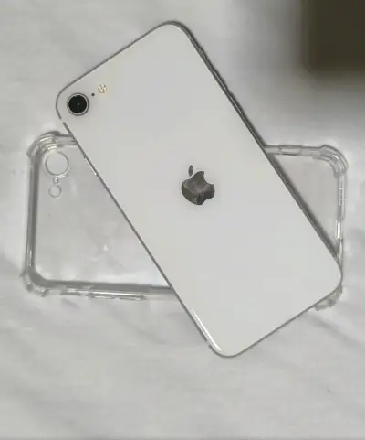 iPhone con carcasa transparente en buen estado - miniatura 2