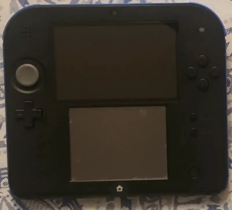 Consola Nintendo 2DS liberada sin cargador c 16gb - 2