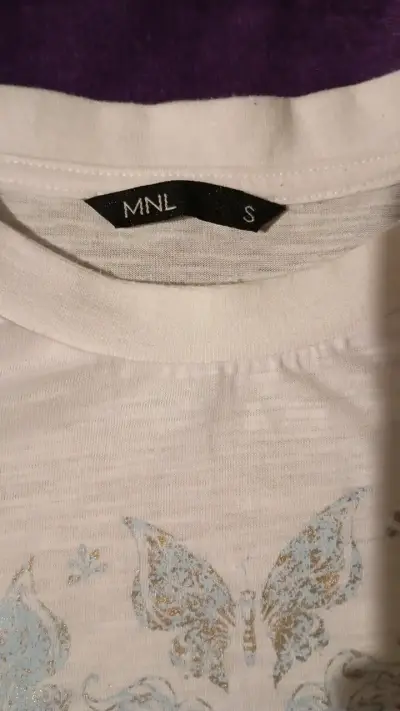 Polera blanca con diseño floral MNL talla S - miniatura 2