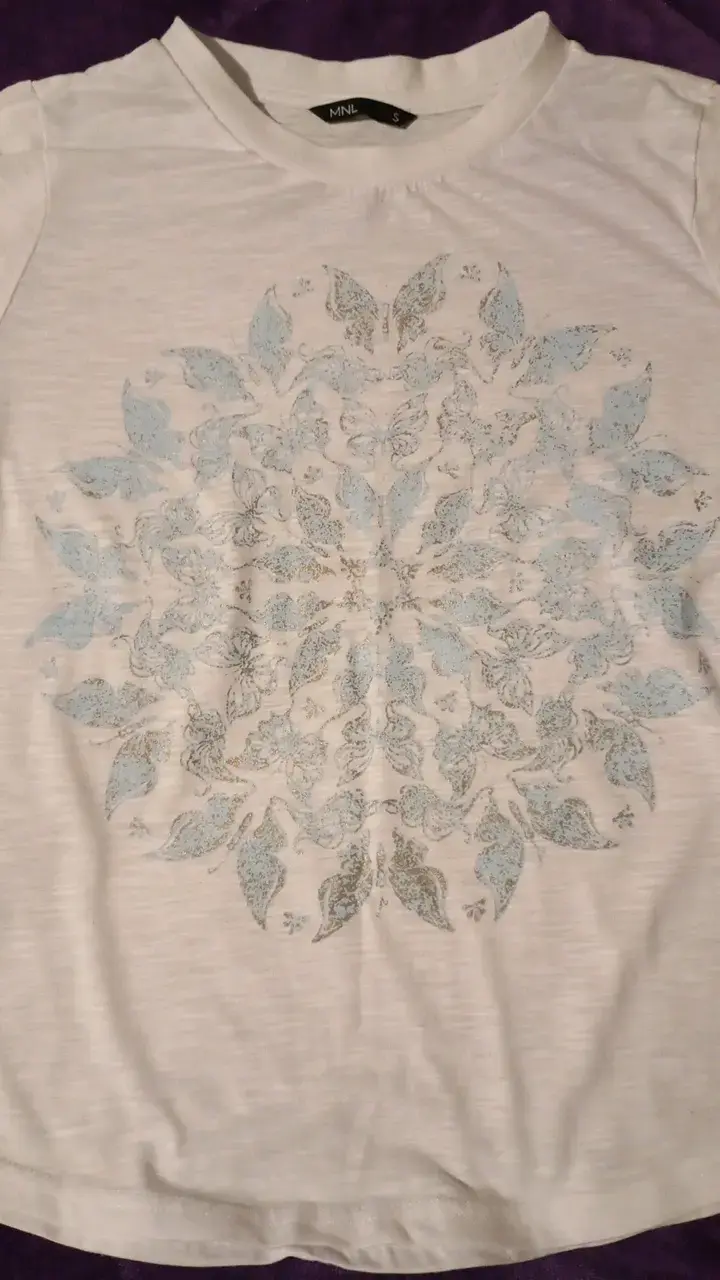 Polera blanca con diseño floral MNL talla S - 3