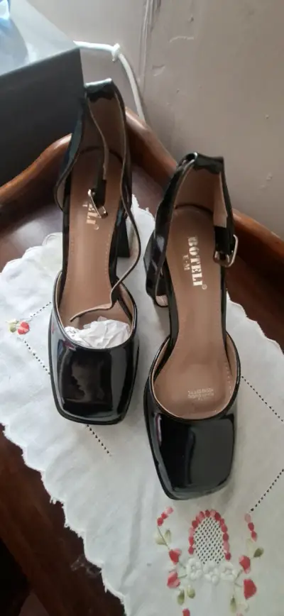Zapatos de Tacón Alto Boteli Negro Nuevos - miniatura 2