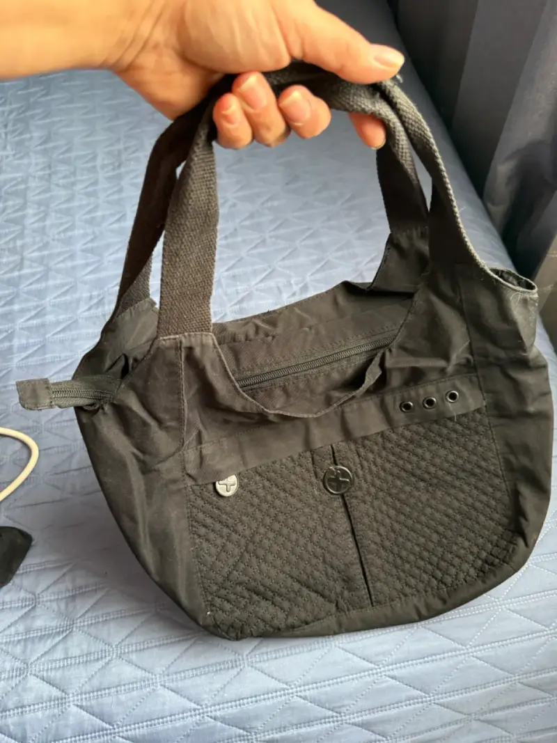 Bolso de tela negro con diseño acolchado - 2
